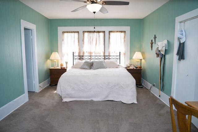 801 S Hall Street, Ennis, TX 75119