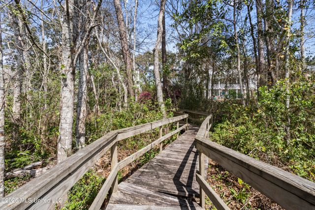 3824 Chaumont Circle, Ocean Springs, MS 39564