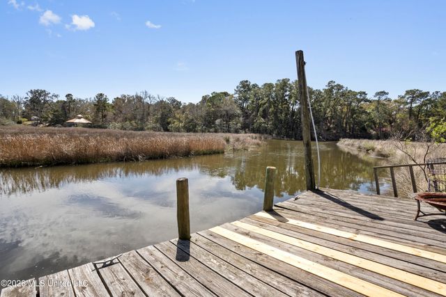 3824 Chaumont Circle, Ocean Springs, MS 39564