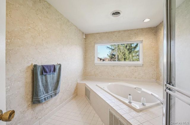 36 Tulip Court, Nanuet, NY 10954