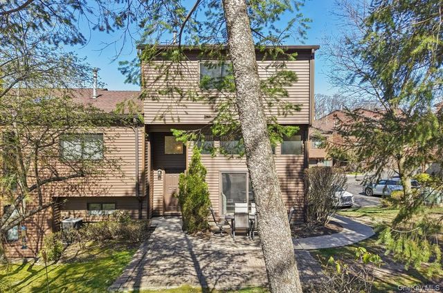 36 Tulip Court, Nanuet, NY 10954