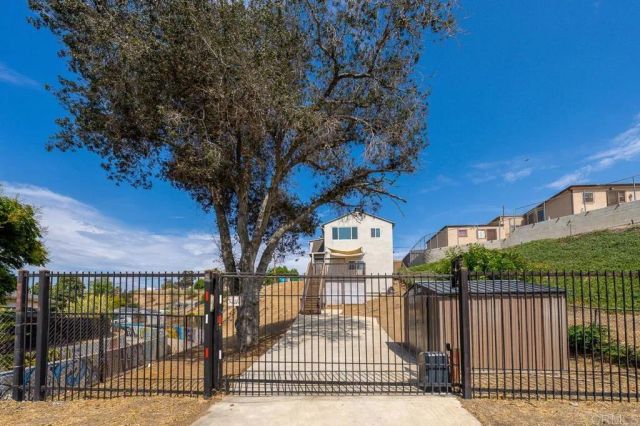 648 51 Street, San Diego, CA 92114
