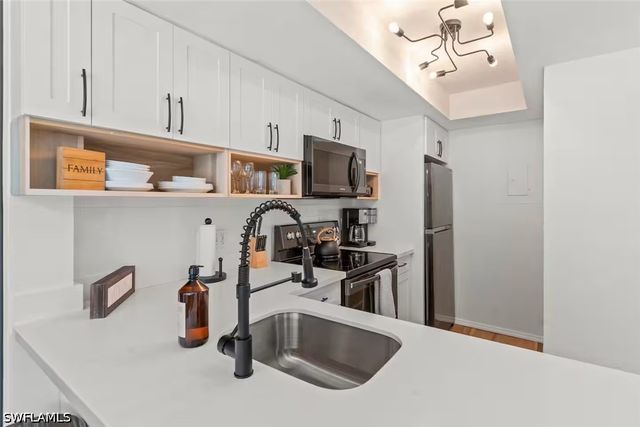 600 Neapolitan WAY 146, Naples, FL 34103