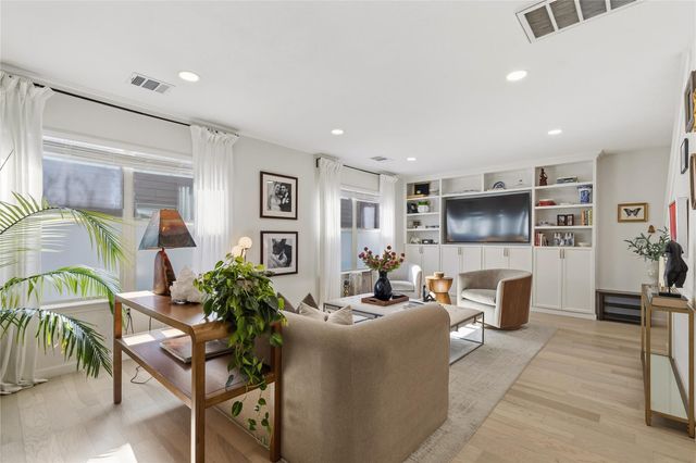 7400 S Glenn ST, Austin, TX 78744