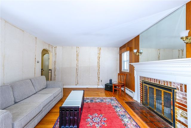 77 Gardiner Avenue, East Providence, RI 02914