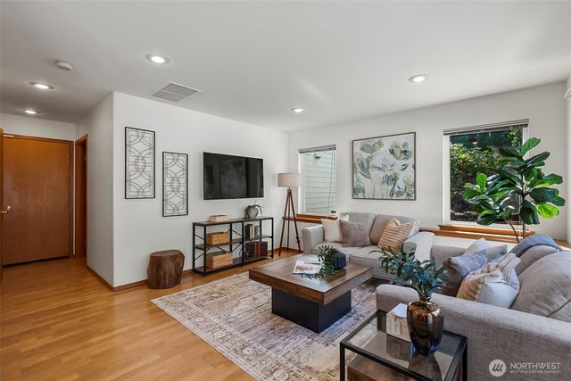 8721 128th Avenue NE, Kirkland, WA 98033