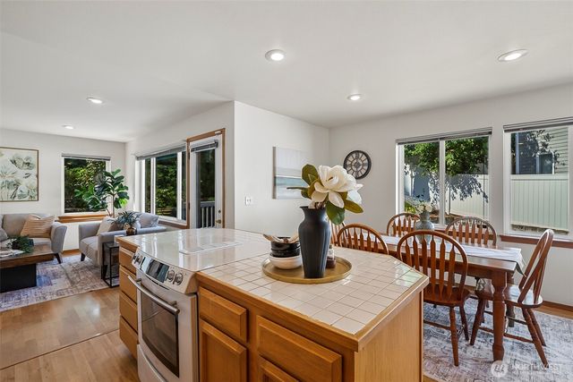 8721 128th Avenue NE, Kirkland, WA 98033