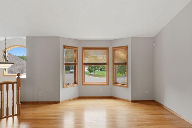 8182 Lori Lane, Woodbury, MN 55125
