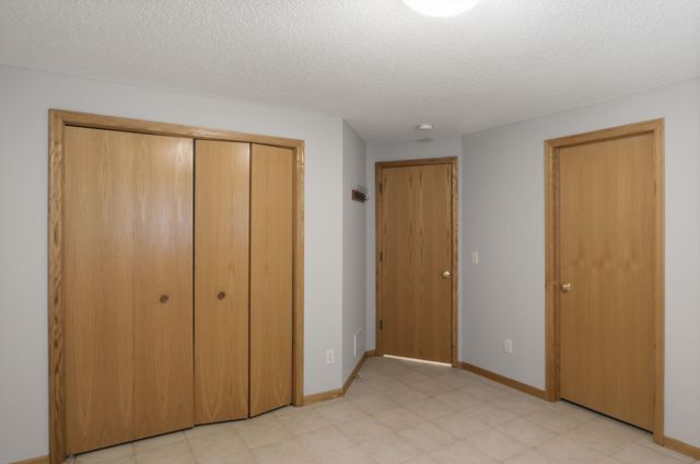 8182 Lori Lane, Woodbury, MN 55125