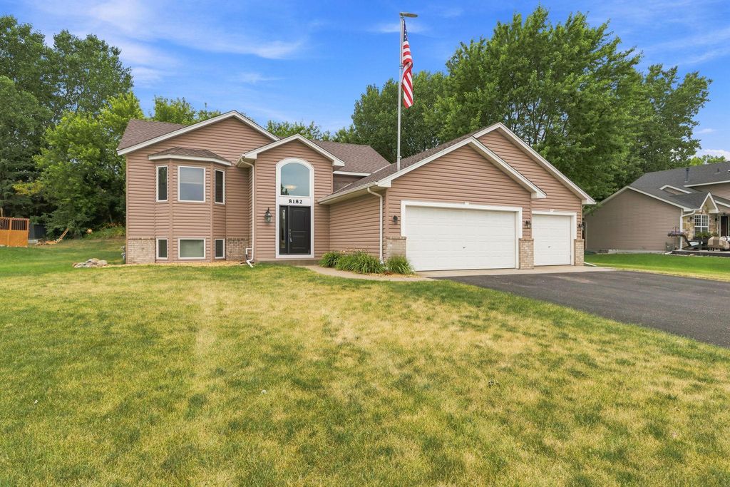 8182 Lori Lane, Woodbury, MN 55125