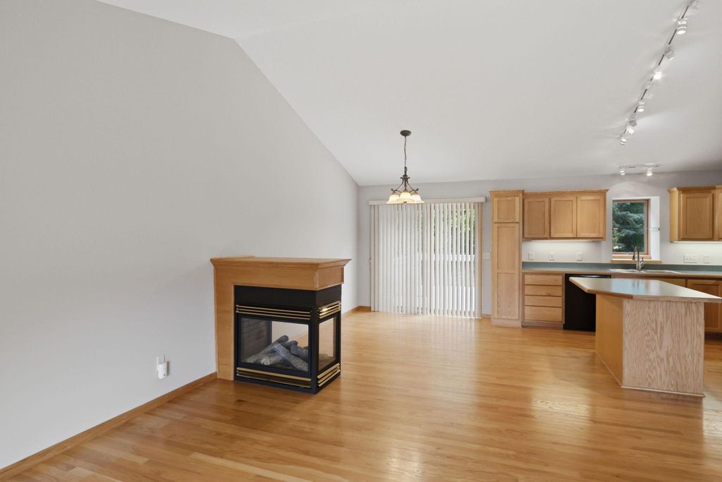 8182 Lori Lane, Woodbury, MN 55125 — photo 5