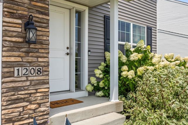 1208 Pleasant Street SE, Bondurant, IA 50035