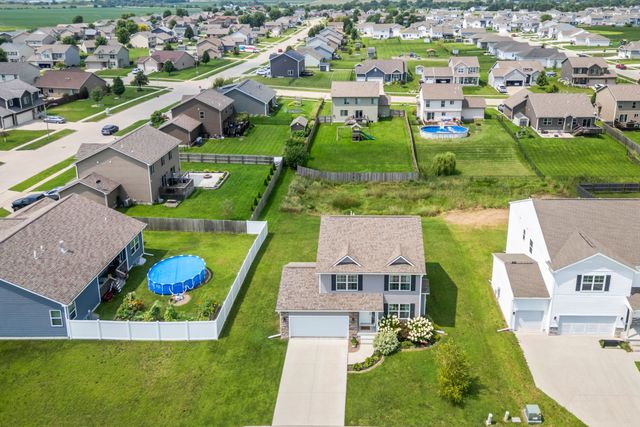 1208 Pleasant Street SE, Bondurant, IA 50035