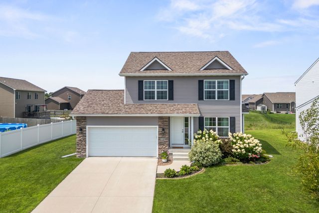 1208 Pleasant Street SE, Bondurant, IA 50035