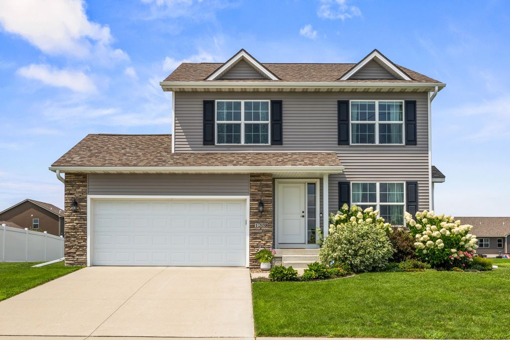1208 Pleasant Street SE, Bondurant, IA 50035