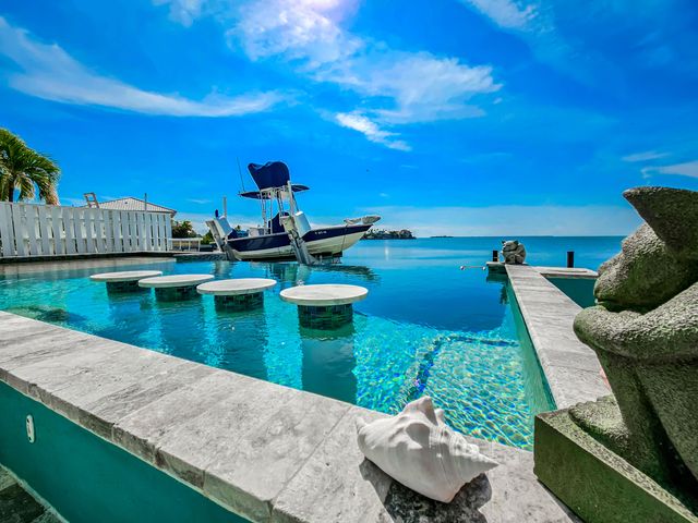 E 556 Caribbean Drive, Summerland Key, FL 33042