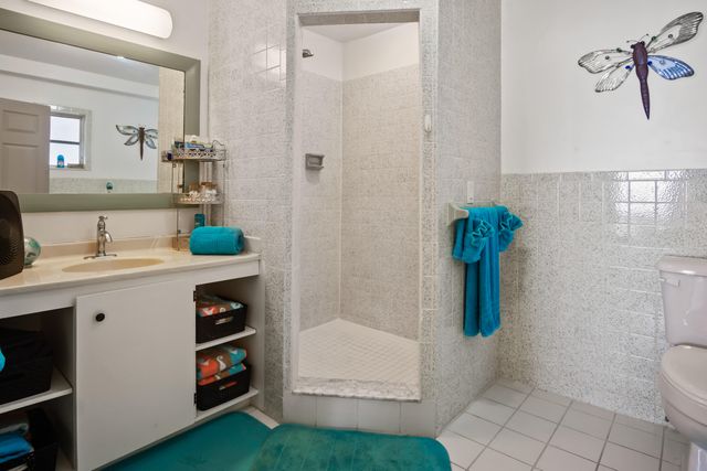 E 556 Caribbean Drive, Summerland Key, FL 33042