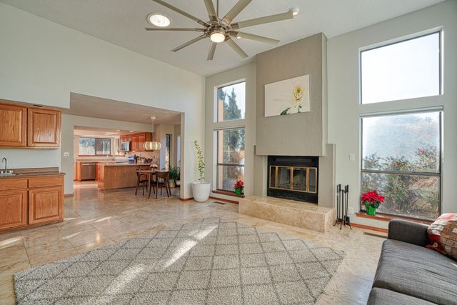 6120 Casa Feliz NE, Albuquerque, NM 87111