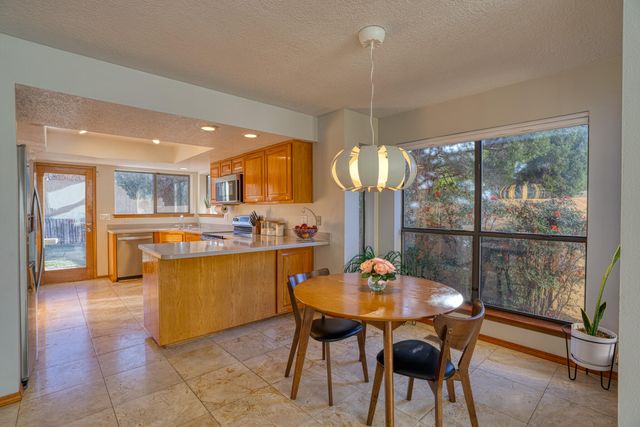 6120 Casa Feliz NE, Albuquerque, NM 87111