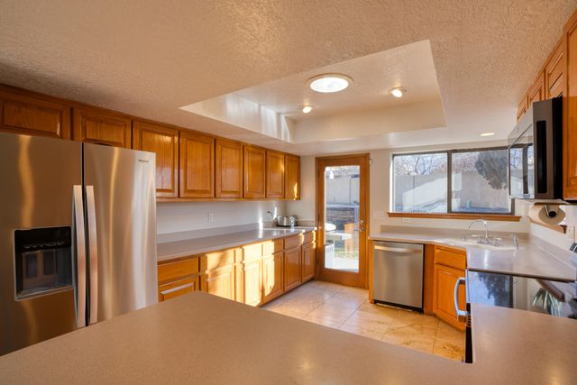 6120 Casa Feliz NE, Albuquerque, NM 87111