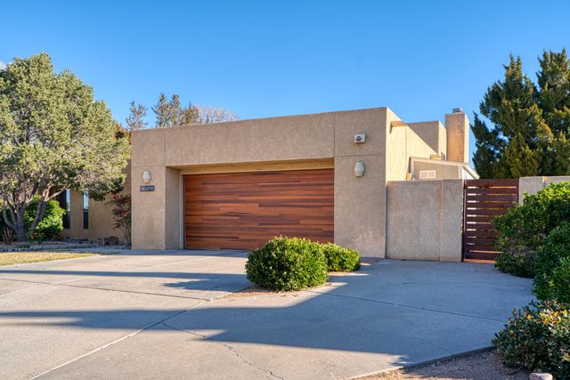 6120 Casa Feliz NE, Albuquerque, NM 87111