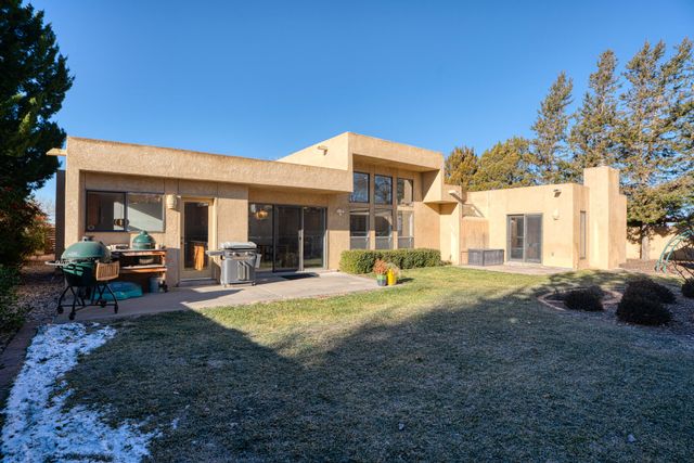 6120 Casa Feliz NE, Albuquerque, NM 87111