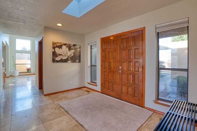 6120 Casa Feliz NE, Albuquerque, NM 87111