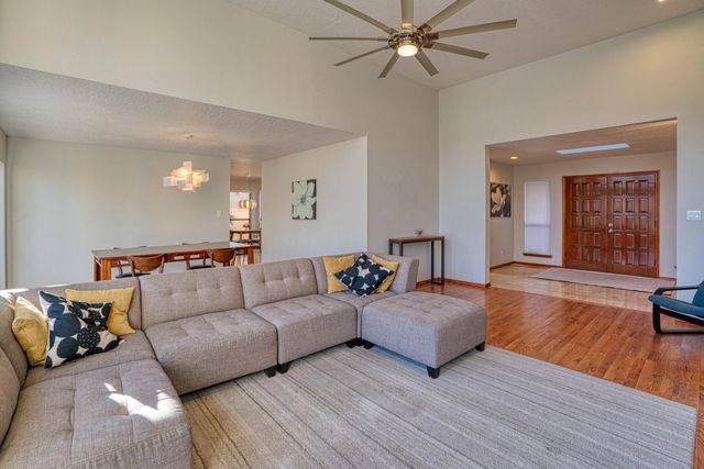 6120 Casa Feliz NE, Albuquerque, NM 87111