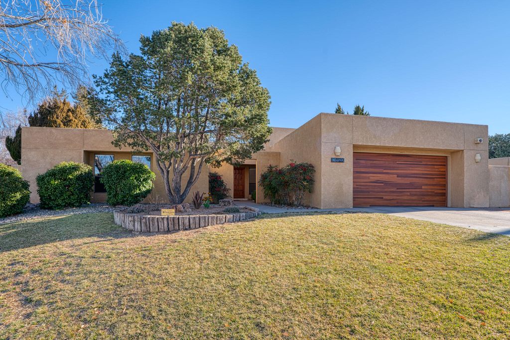 6120 Casa Feliz NE, Albuquerque, NM 87111
