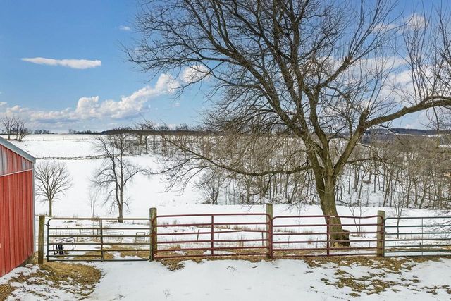 S175 La Valle Road, La Valle, WI 53941