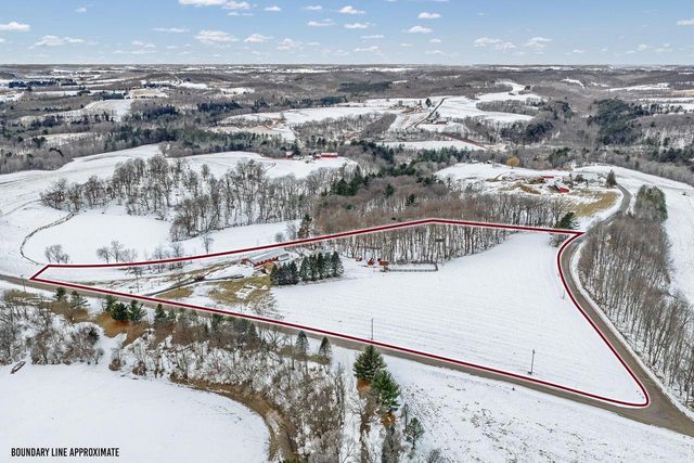 S175 La Valle Road, La Valle, WI 53941