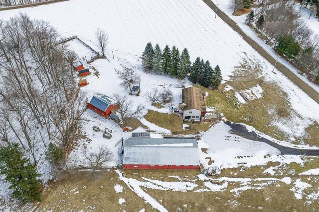 S175 La Valle Road, La Valle, WI 53941