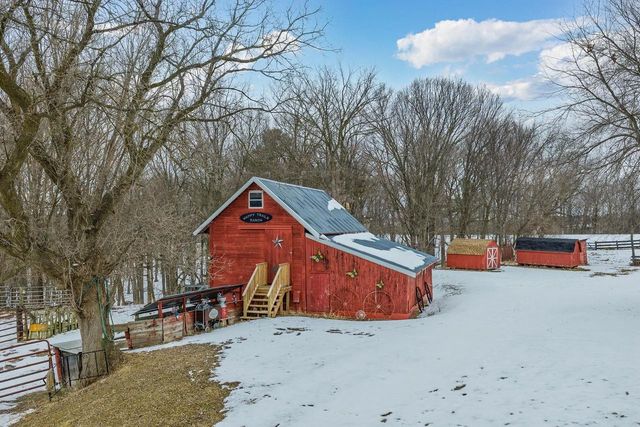 S175 La Valle Road, La Valle, WI 53941