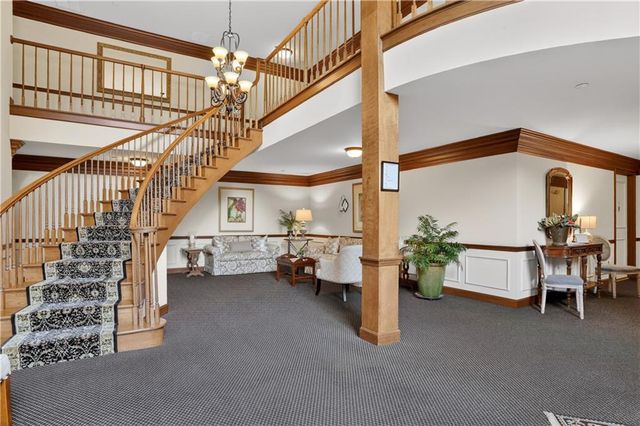 7223 Mission Road 103, Prairie Village, KS 66208