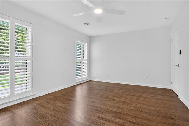 7223 Mission Road 103, Prairie Village, KS 66208