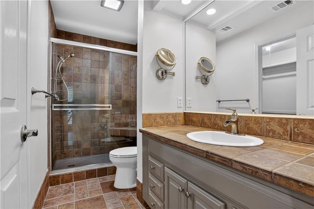 7223 Mission Road 103, Prairie Village, KS 66208