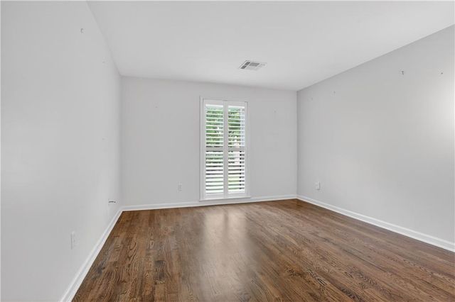 7223 Mission Road 103, Prairie Village, KS 66208