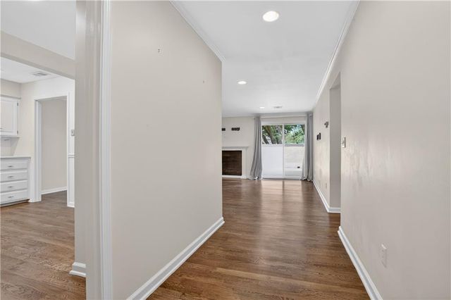 7223 Mission Road 103, Prairie Village, KS 66208