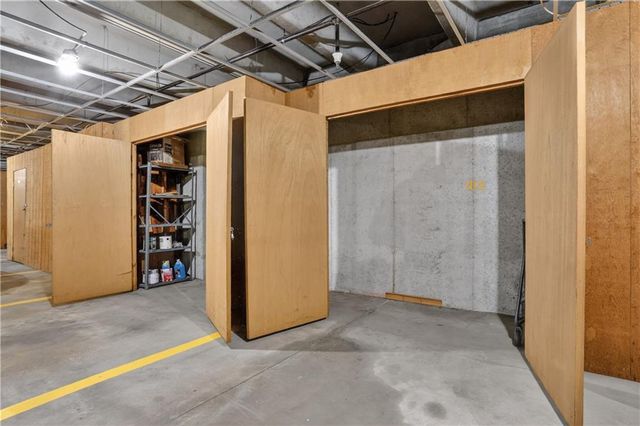 7223 Mission Road 103, Prairie Village, KS 66208