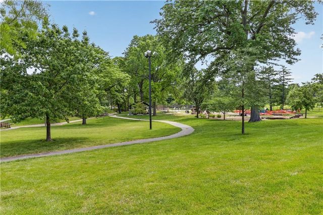 7223 Mission Road 103, Prairie Village, KS 66208