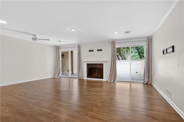 7223 Mission Road 103, Prairie Village, KS 66208