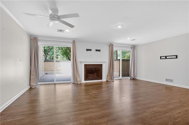 7223 Mission Road 103, Prairie Village, KS 66208