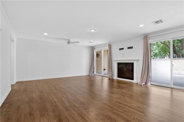 7223 Mission Road 103, Prairie Village, KS 66208