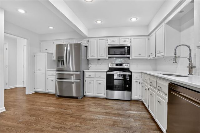 7223 Mission Road 103, Prairie Village, KS 66208