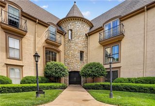 7223 Mission Road 103, Prairie Village, KS 66208