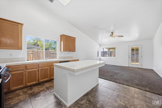 12208 Zion Court, Bakersfield, CA 93312