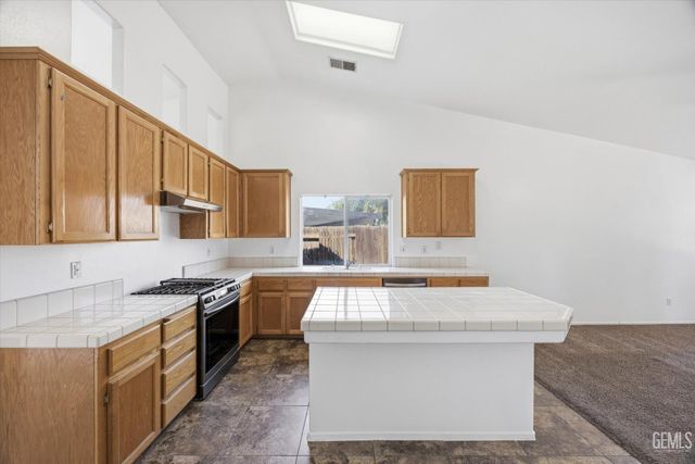 12208 Zion Court, Bakersfield, CA 93312