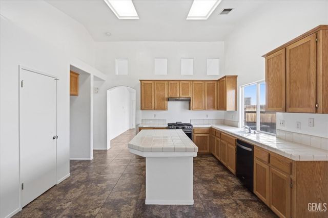 12208 Zion Court, Bakersfield, CA 93312