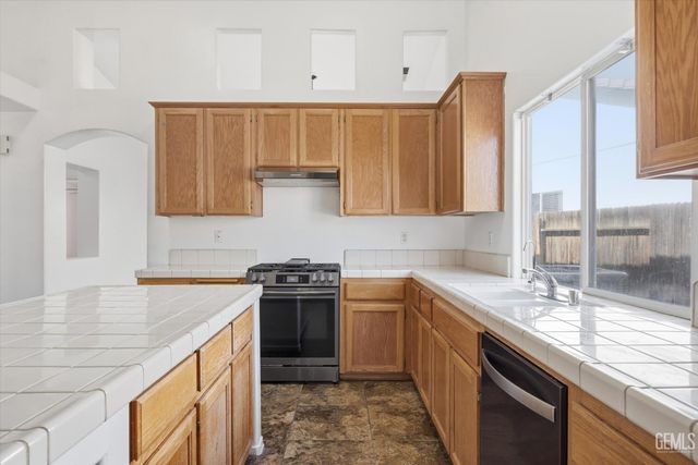 12208 Zion Court, Bakersfield, CA 93312