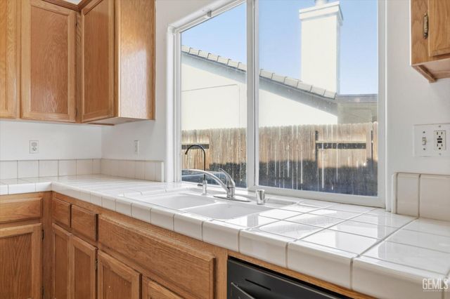 12208 Zion Court, Bakersfield, CA 93312